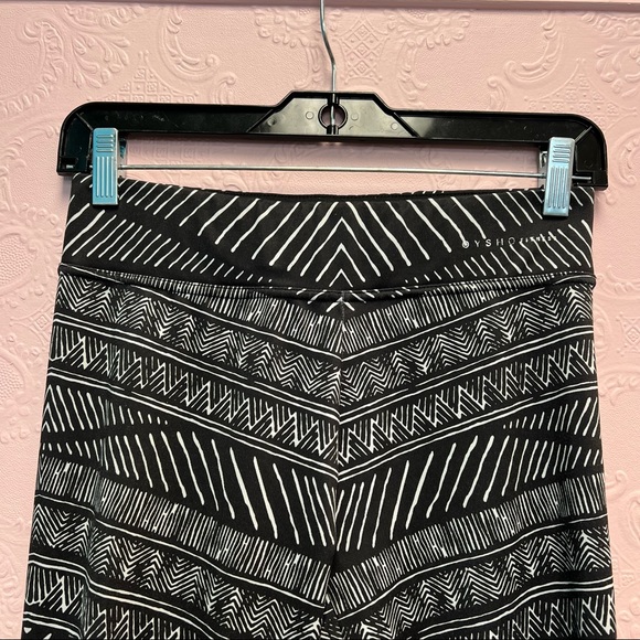 OYSHO leggings black and white patterned leggings zip pocket rear waist.… - Picture 5 of 8